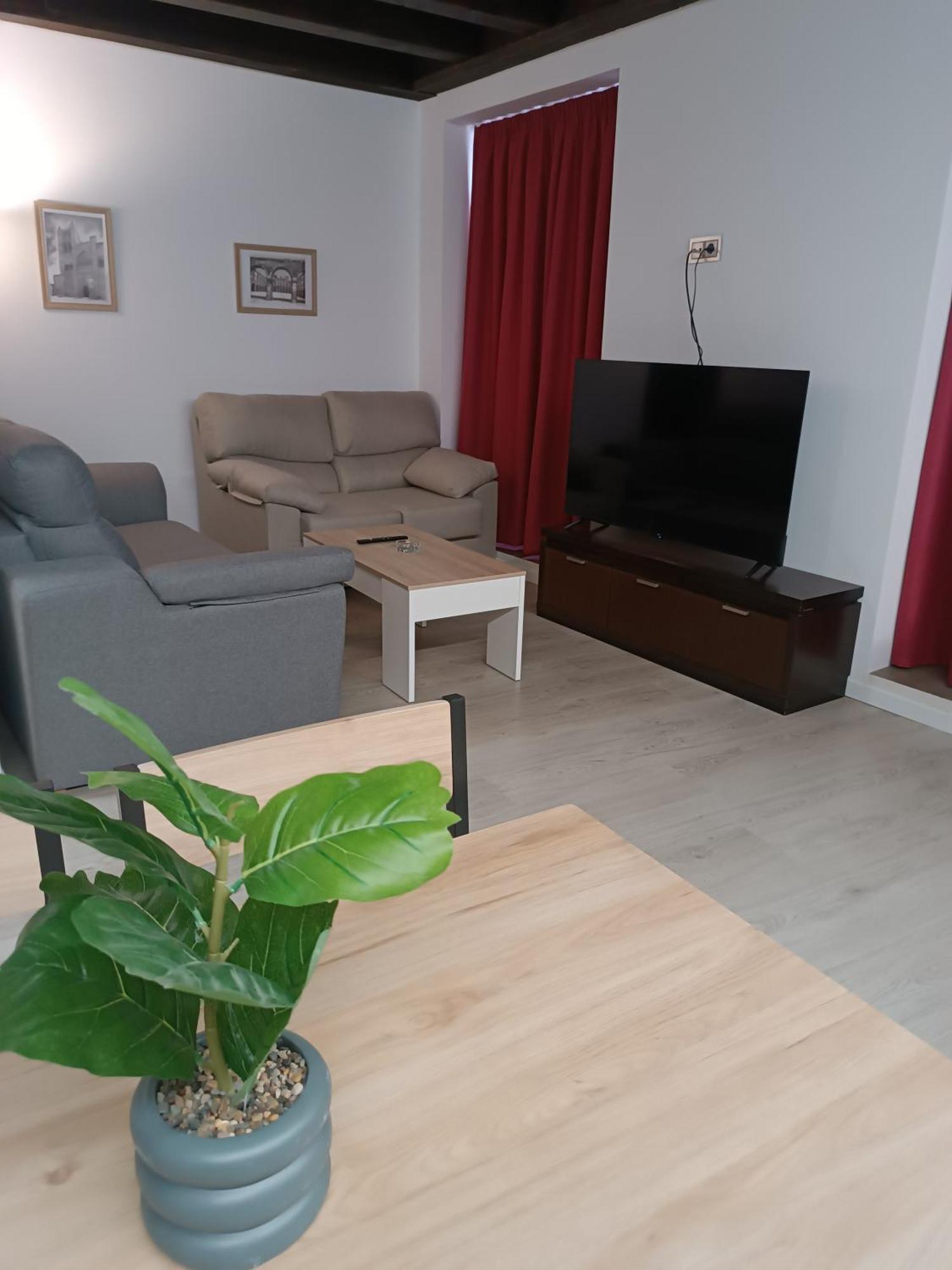 Apartamentos Turisticos Avila Puerta Del Puente 1-3 Екстериор снимка