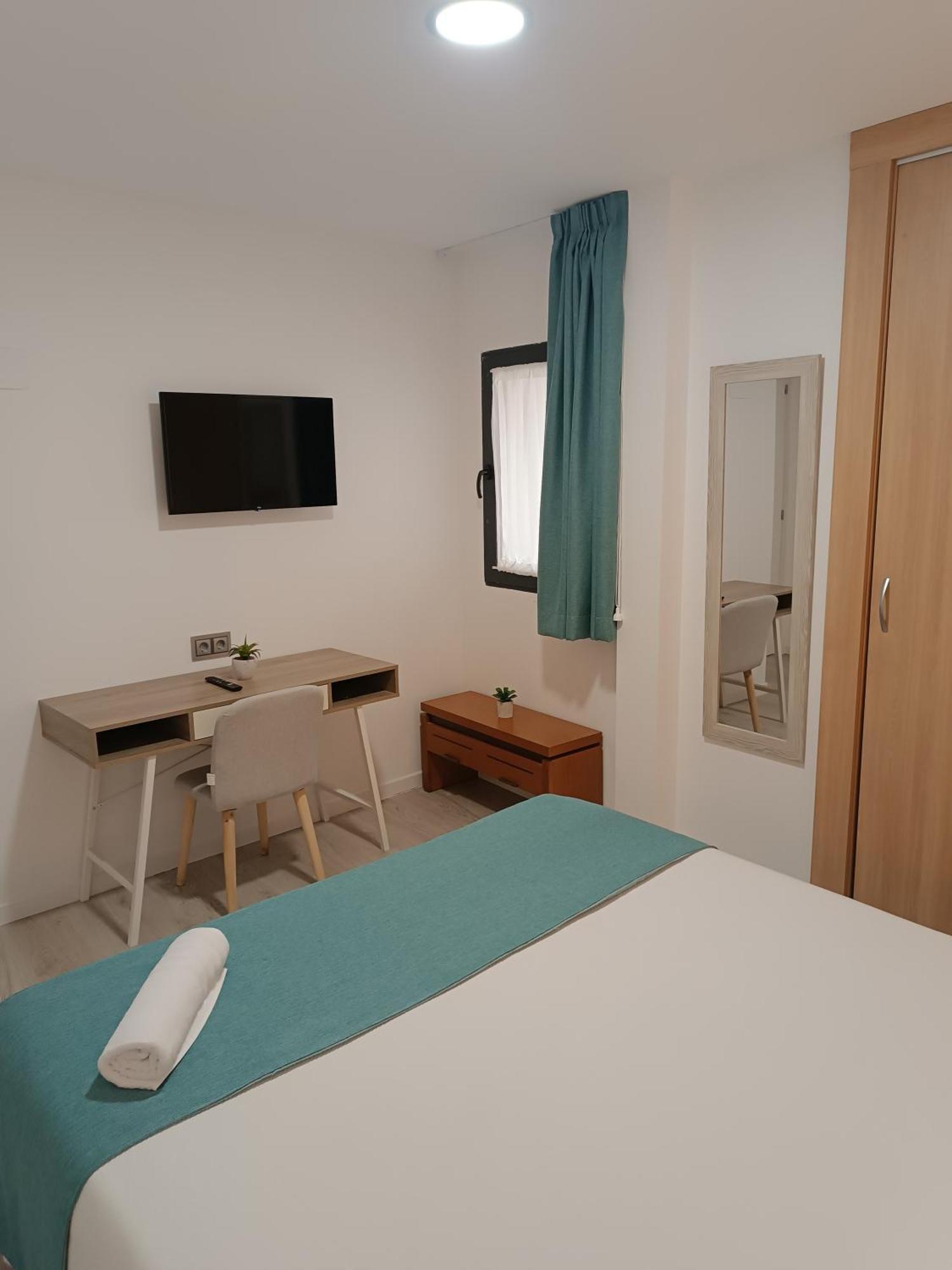 Apartamentos Turisticos Avila Puerta Del Puente 1-3 Екстериор снимка